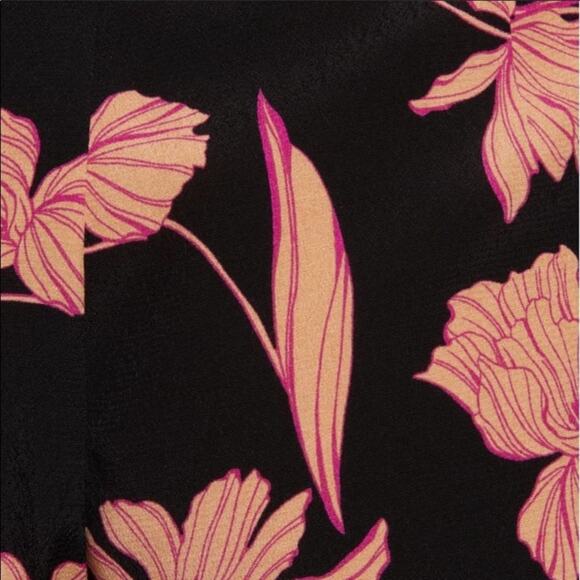 Code X Mode Black Floral pleated shorts - Picture 5 of 10